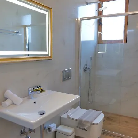 Golden Berden Boutique *