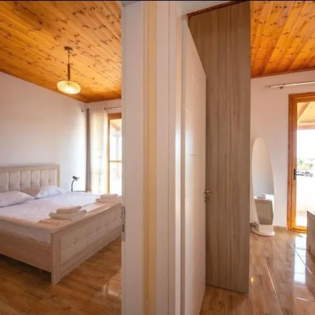 Golden Berden Boutique Hotel *