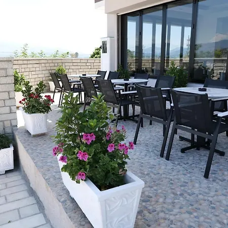 Golden Berden Boutique Hotel *