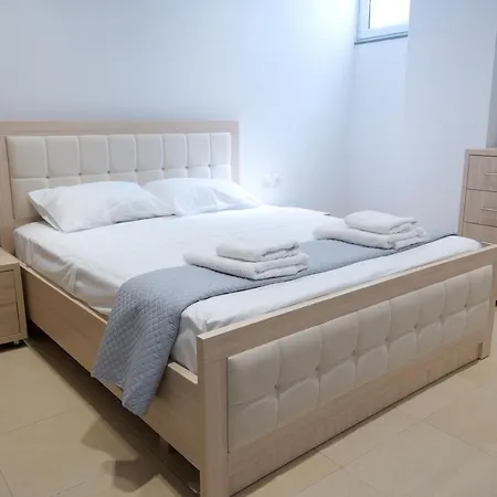 Golden Berden Boutique Hotel *