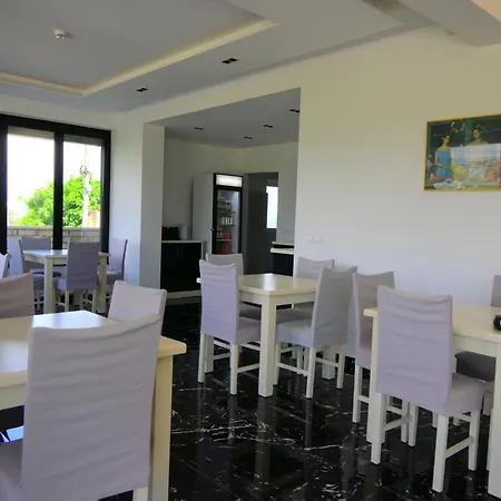 Golden Berden Boutique * סרנדה